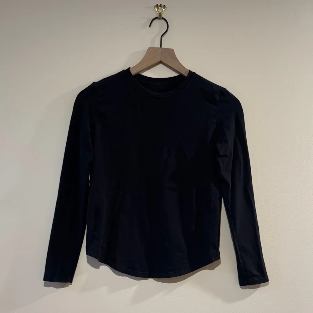 Lululemon Tight Long-Sleeve Shirt size‎ 2